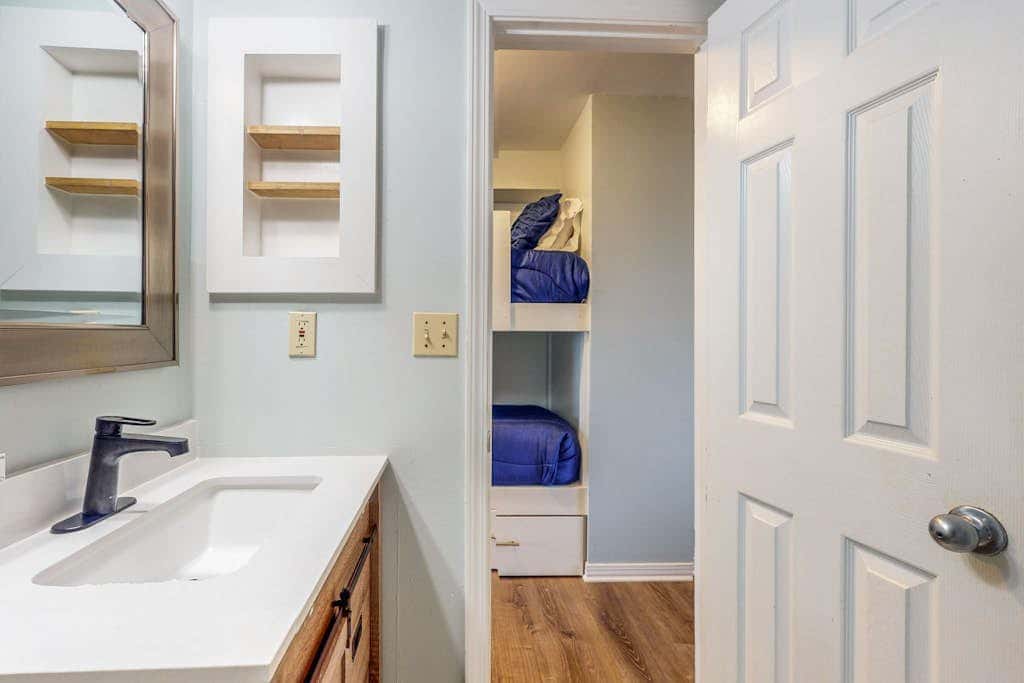 Waterfront condo with shared pool & hot tub - near dining & the beach