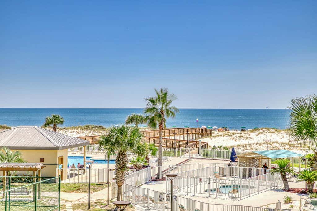 Waterfront condo with shared pool & hot tub - near dining & the beach