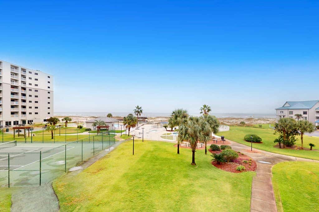 Waterfront condo with shared pool & hot tub - near dining & the beach