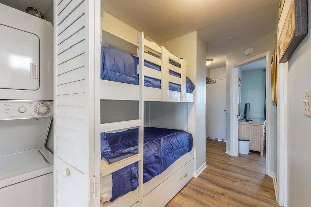 Waterfront condo with shared pool & hot tub - near dining & the beach
