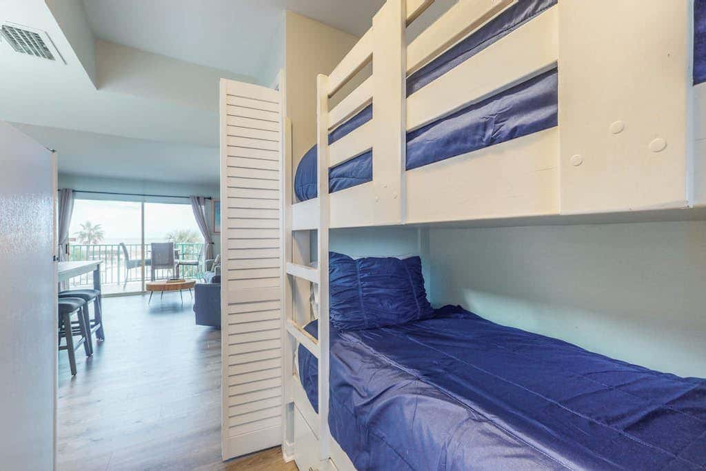 Waterfront condo with shared pool & hot tub - near dining & the beach