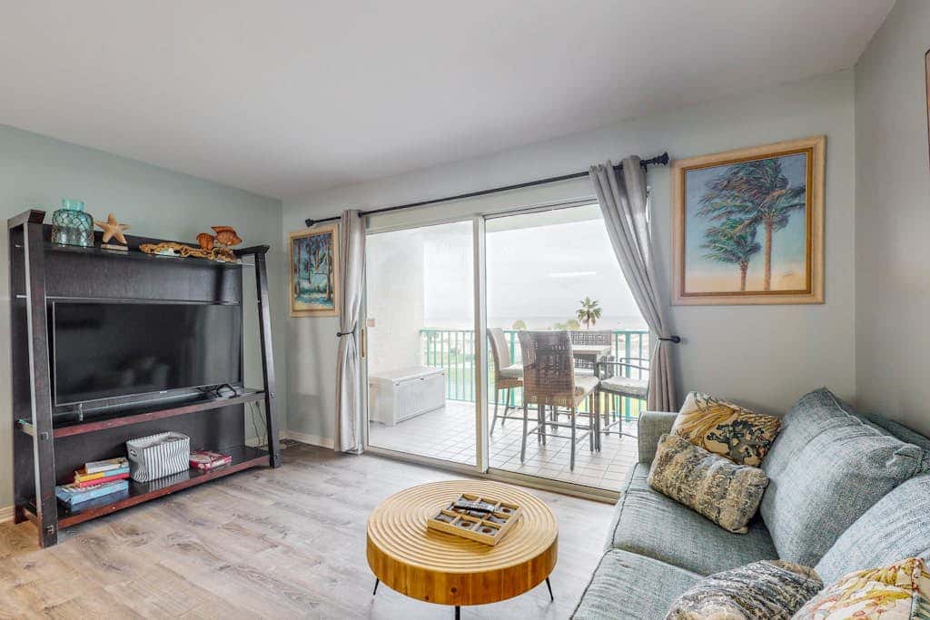 Waterfront condo with shared pool & hot tub - near dining & the beach