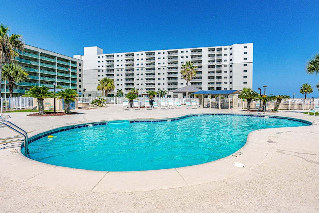 Waterfront condo with shared pool & hot tub - near dining & the beach