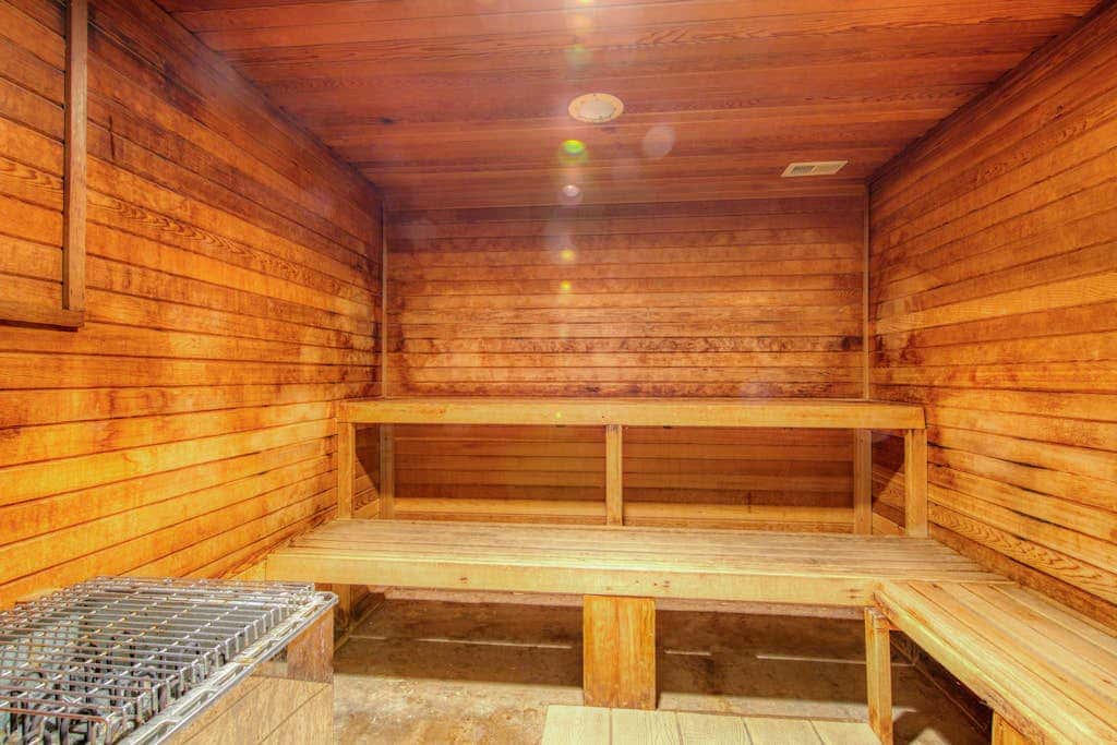 Waterfront condo with shared pool & hot tub - near dining & the beach