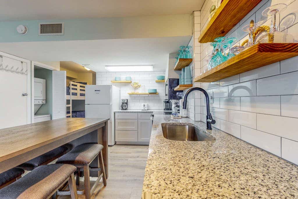 Waterfront condo with shared pool & hot tub - near dining & the beach