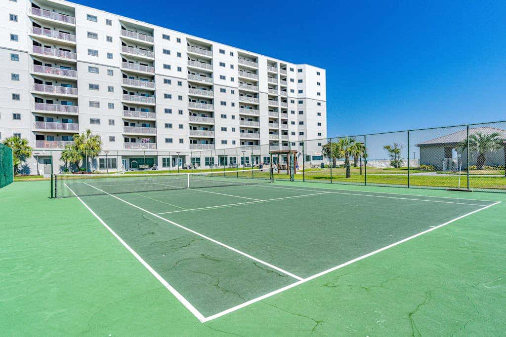 Waterfront condo with shared pool & hot tub - near dining & the beach