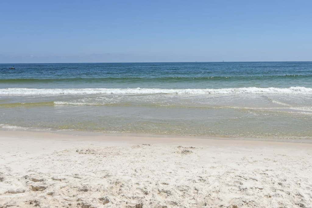 Waterfront condo with shared pool & hot tub - near dining & the beach