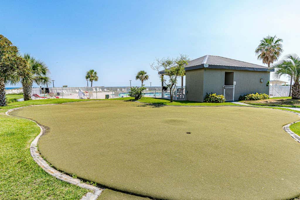 Waterfront condo with shared pool & hot tub - near dining & the beach