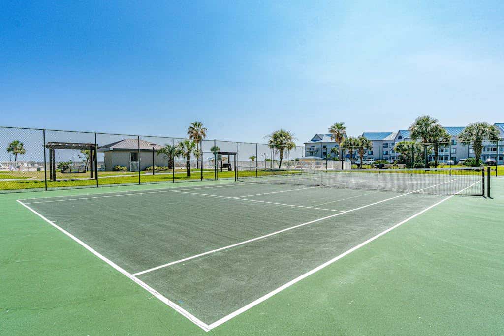 Waterfront condo with shared pool & hot tub - near dining & the beach