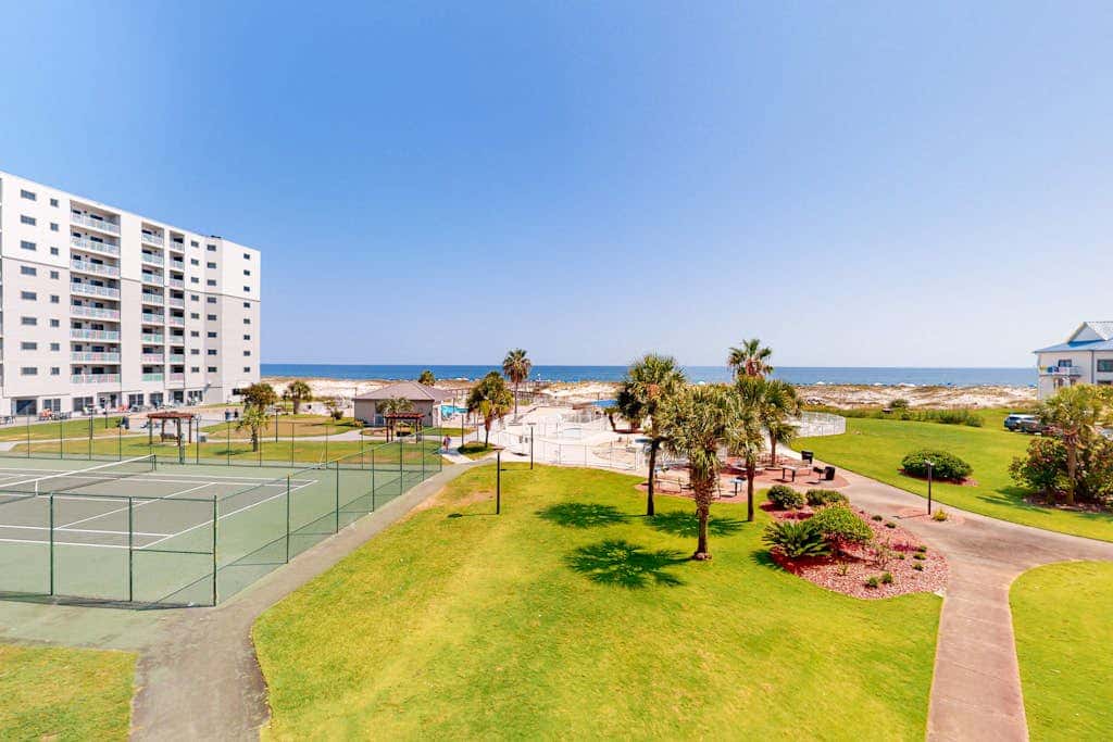 Waterfront condo with shared pool & hot tub - near dining & the beach