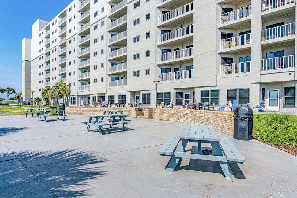 Waterfront condo with shared pool & hot tub - near dining & the beach