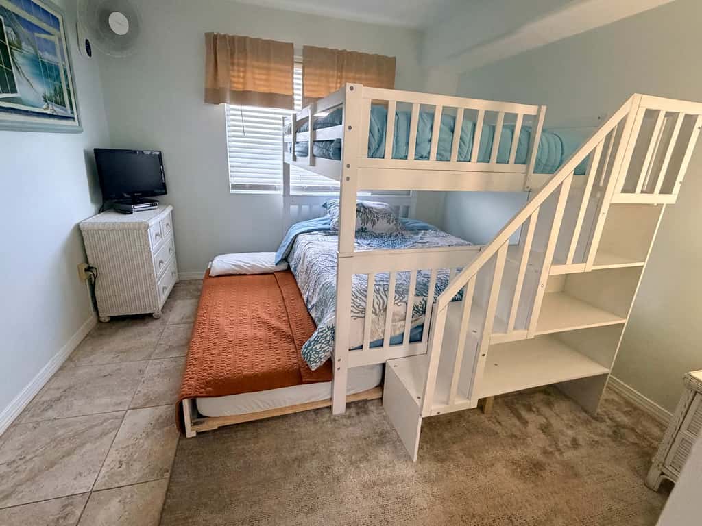 Waterfront Plantation Palms condo with shared pool & hot tub, walk to beach
