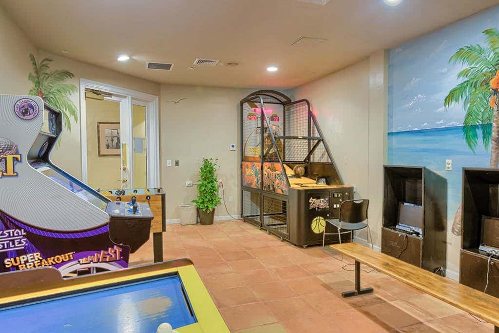Luxury Condo on 12th Floor of Beautiful Resort with Shared Pool & Hot Tub, WiFi