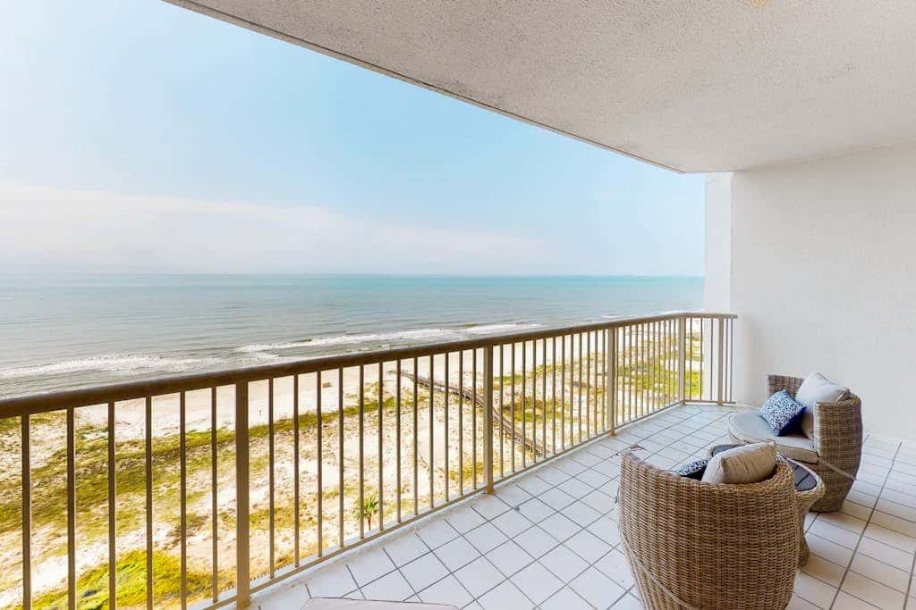 Luxury Condo on 12th Floor of Beautiful Resort with Shared Pool & Hot Tub, WiFi