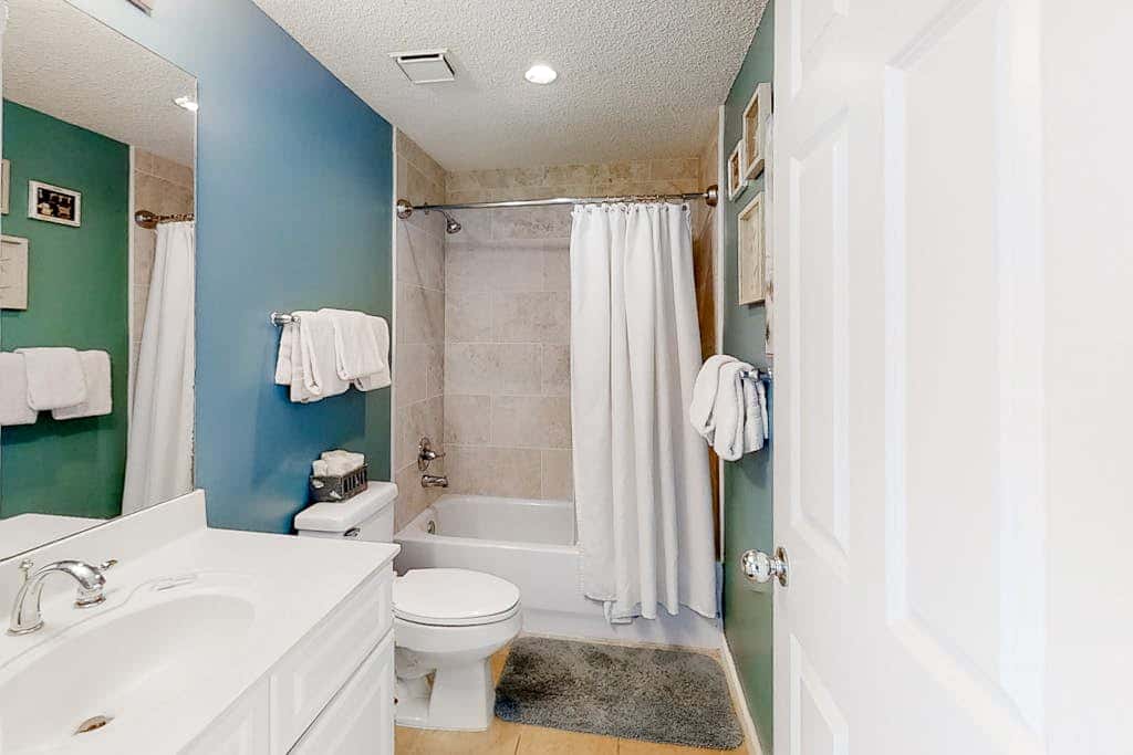 Beach front condo with amazing views, pool, & hot tub