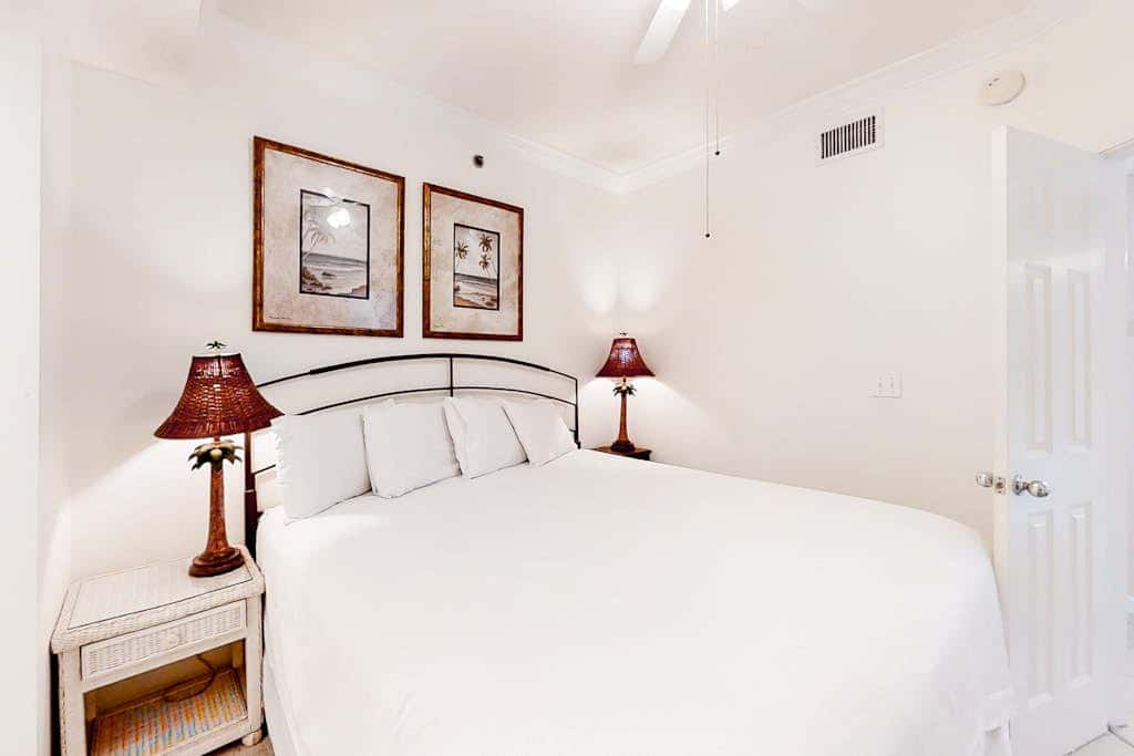 Beach front condo with amazing views, pool, & hot tub