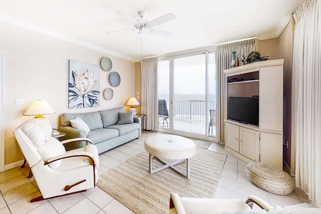 Beach front condo with amazing views, pool, & hot tub
