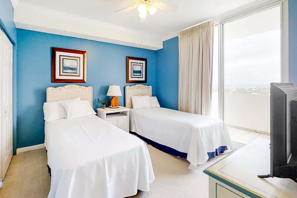 Beach front condo with amazing views, pool, & hot tub