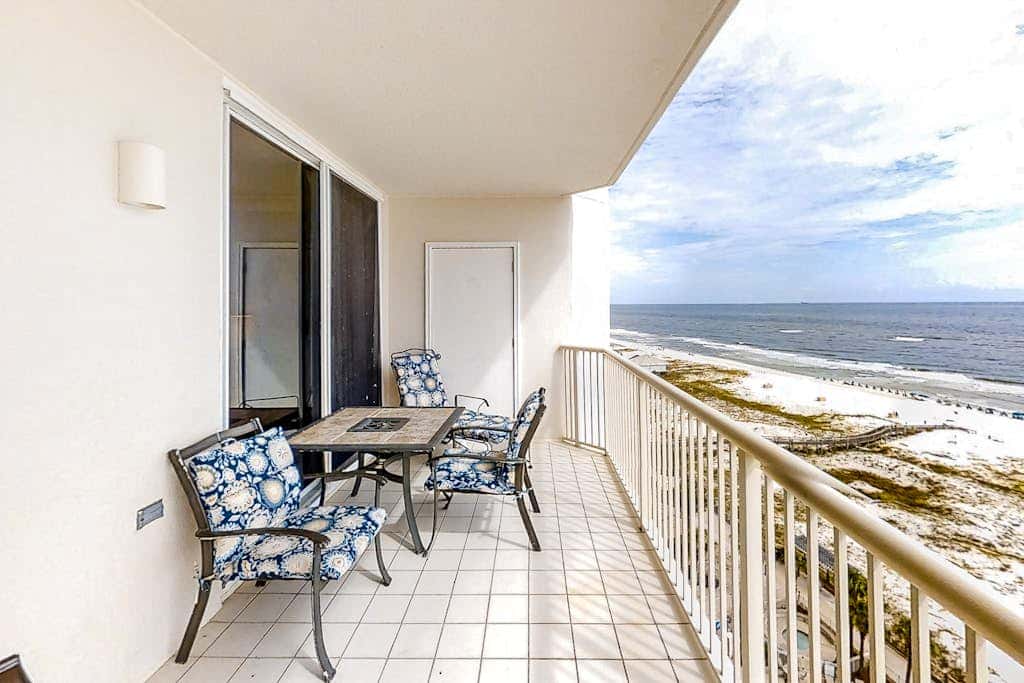 Beach front condo with amazing views, pool, & hot tub