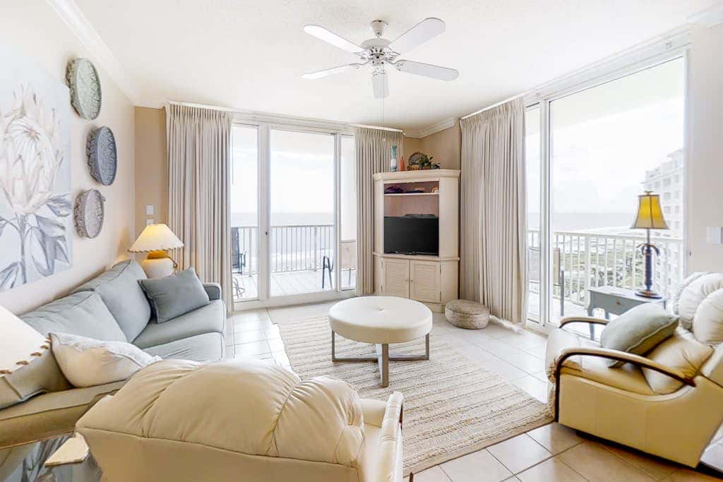 Beach front condo with amazing views, pool, & hot tub