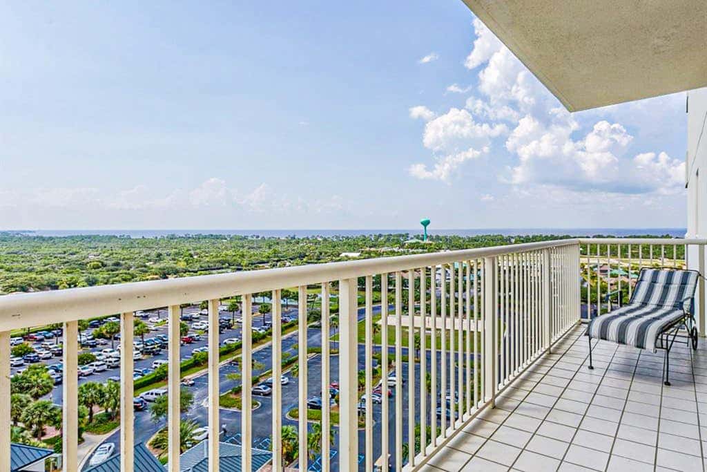 Beach front condo with amazing views, pool, & hot tub