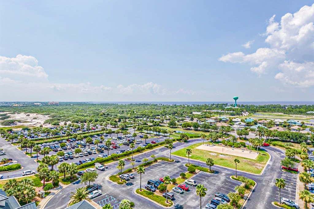 Beach front condo with amazing views, pool, & hot tub