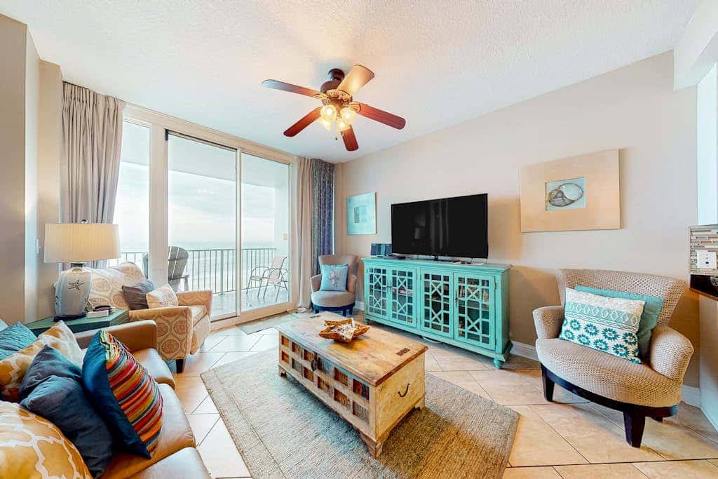Beachfront condo w access to pools, hot tubs, sauna & fitness center