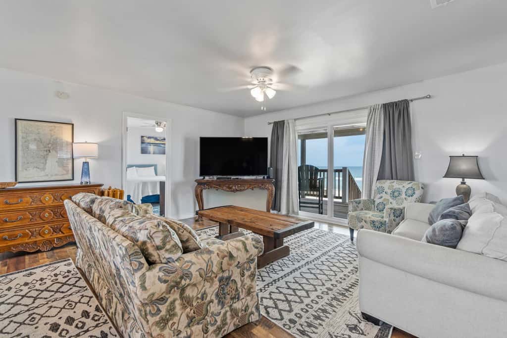 Oceanfront Oasis- Beachfront Home with Spacious Waterfront Deck and Pet Friendly
