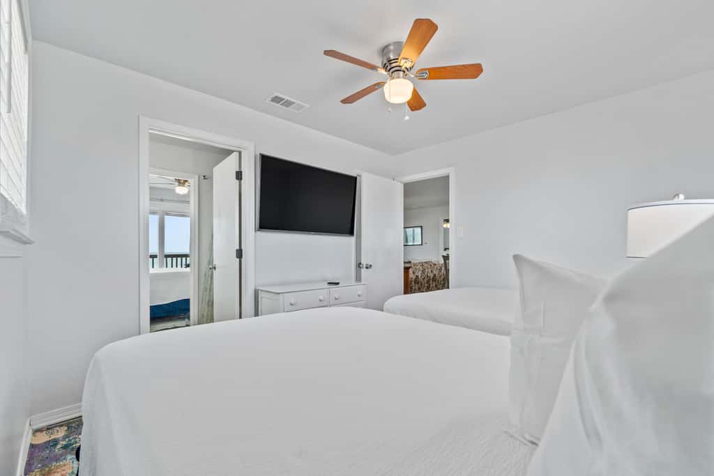 Oceanfront Oasis- Beachfront Home with Spacious Waterfront Deck and Pet Friendly