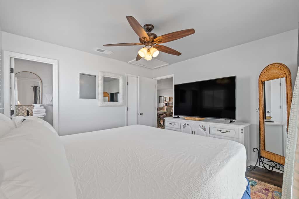 Oceanfront Oasis- Beachfront Home with Spacious Waterfront Deck and Pet Friendly