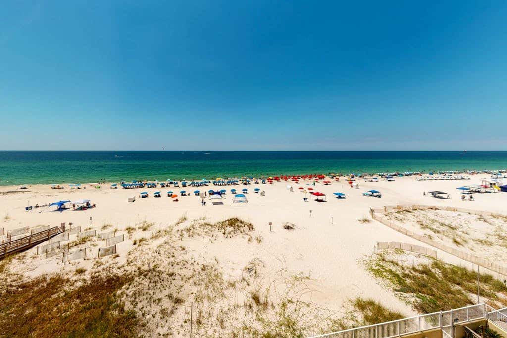 Gulf-front condo on 5th floor with amazing views, on-site pool & balcony