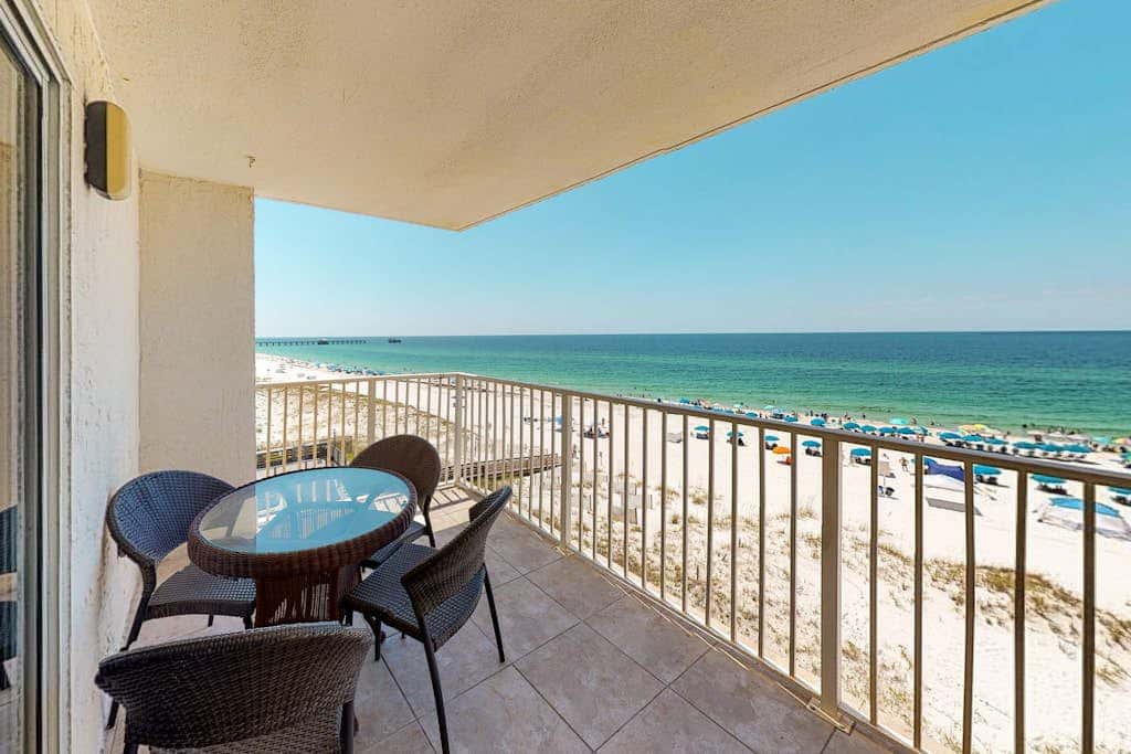 Gulf-front condo on 5th floor with amazing views, on-site pool & balcony