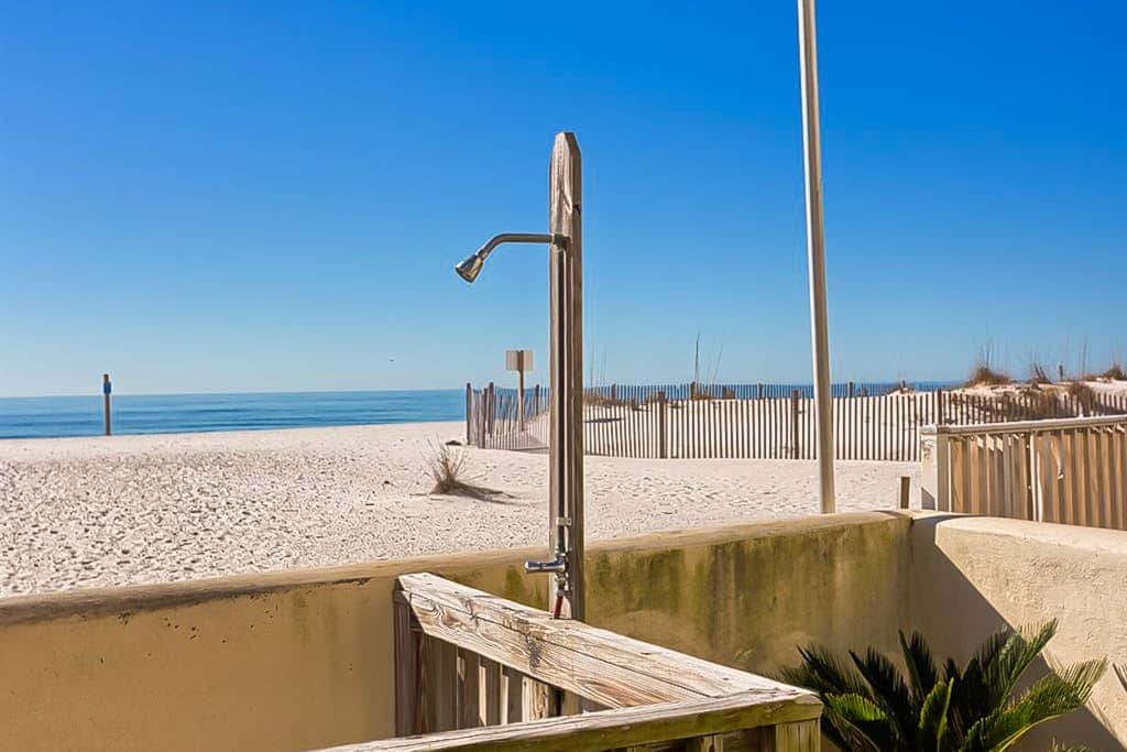 Gulf-front condo on 5th floor with amazing views, on-site pool & balcony