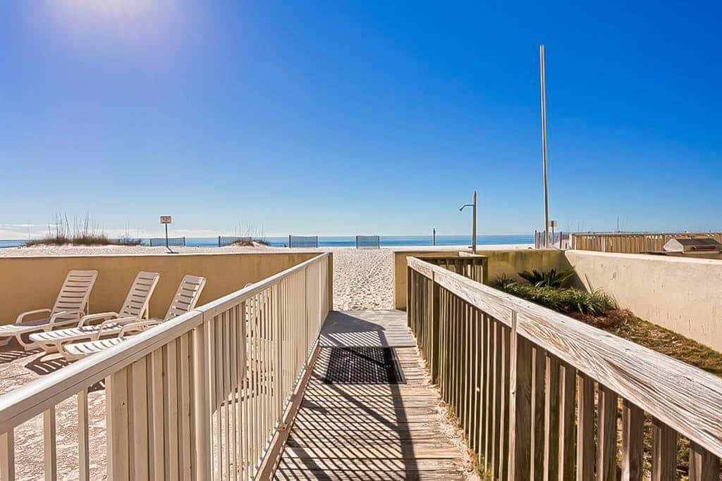 Gulf-front condo on 5th floor with amazing views, on-site pool & balcony