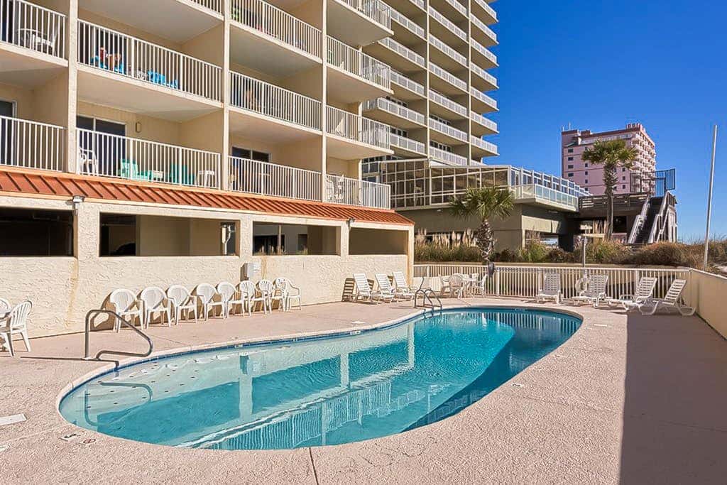 Gulf-front condo on 5th floor with amazing views, on-site pool & balcony