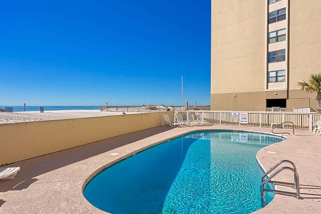 Gulf-front condo on 5th floor with amazing views, on-site pool & balcony