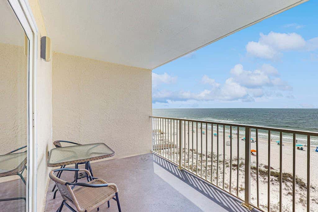 Gulf-front 5th-floor condo with balcony, pool & beach access - snowbird-friendly