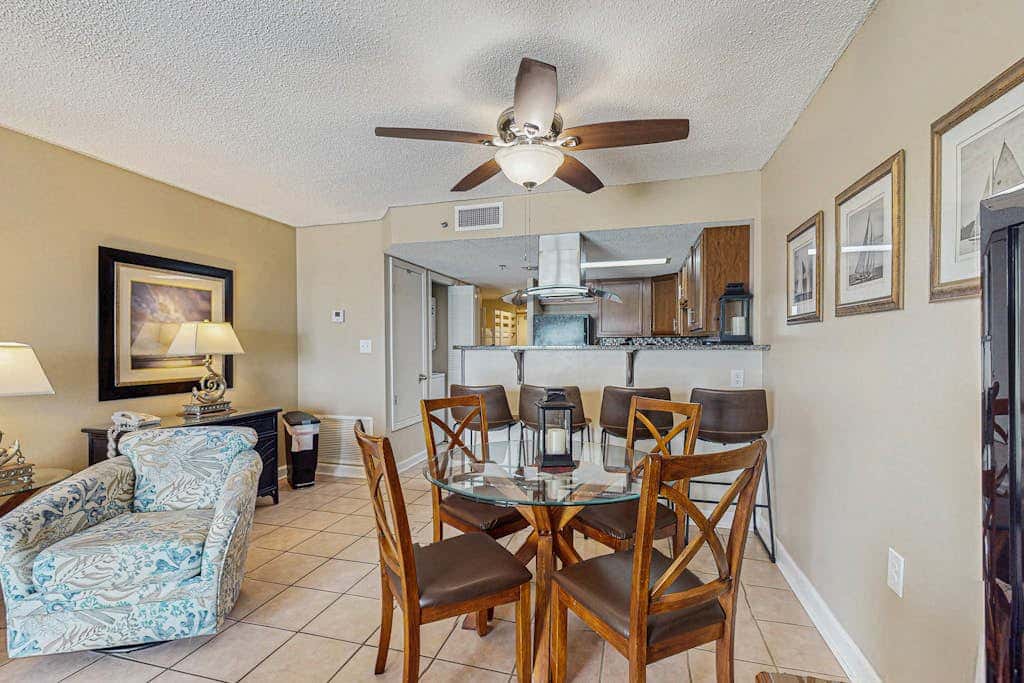 Gulf-front 5th-floor condo with balcony, pool & beach access - snowbird-friendly