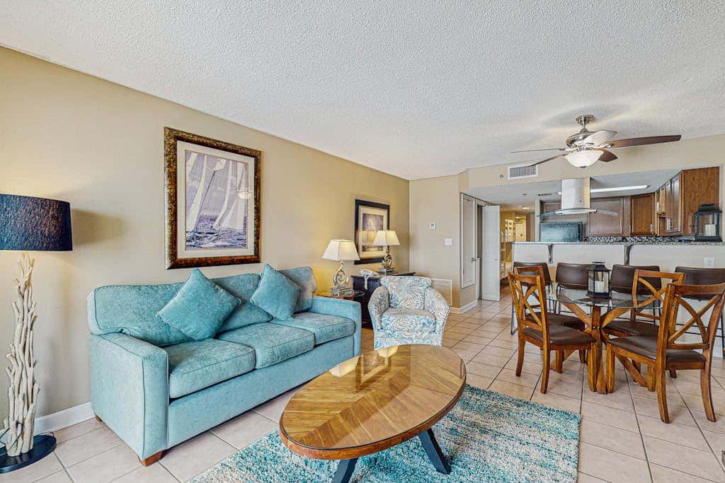 Gulf-front 5th-floor condo with balcony, pool & beach access - snowbird-friendly