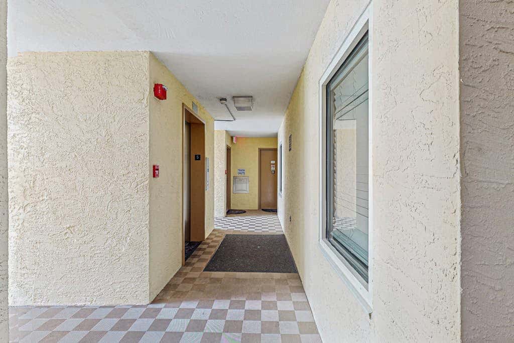 Gulf-front 5th-floor condo with balcony, pool & beach access - snowbird-friendly