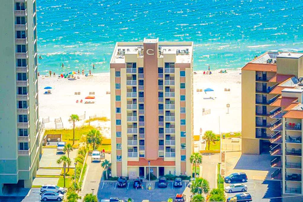 Gulf-front 5th-floor condo with balcony, pool & beach access - snowbird-friendly