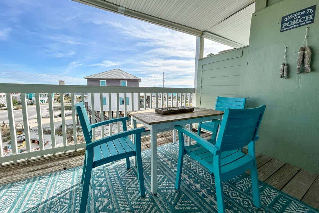 Waterfront condo with shared pool & pier, gas grill, balcony & AC
