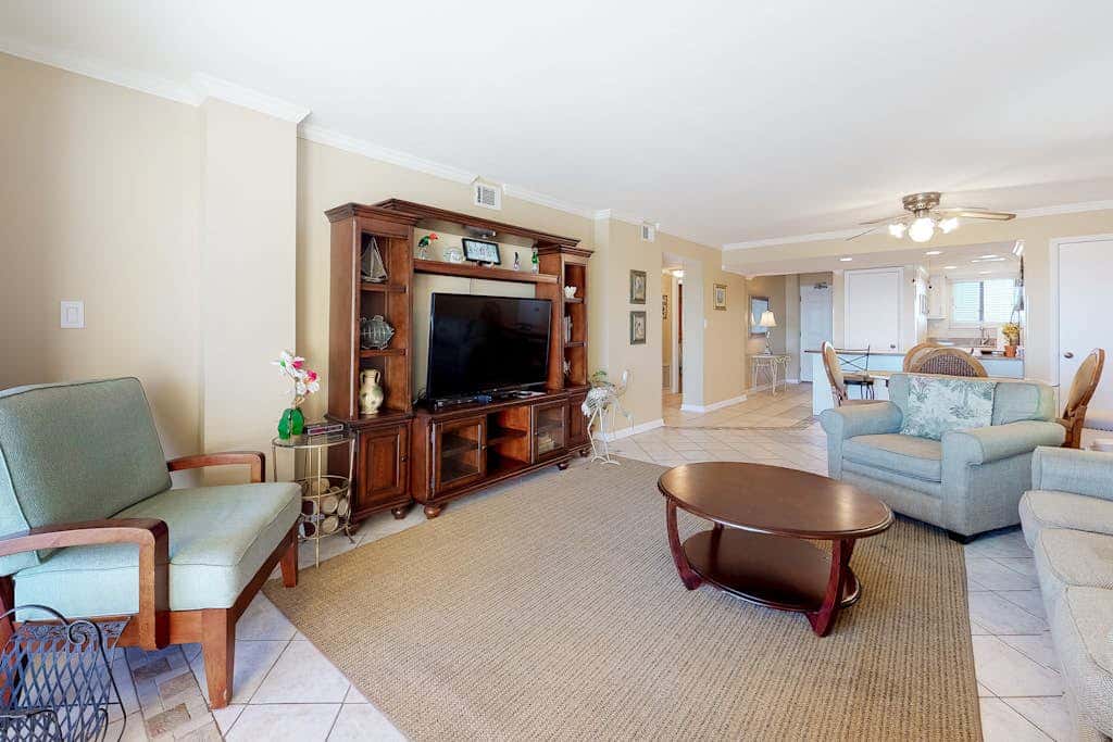 Gulf-Front 6th-Floor Condo with Shared Outdoor Pool, CentralAC, Private Balcony