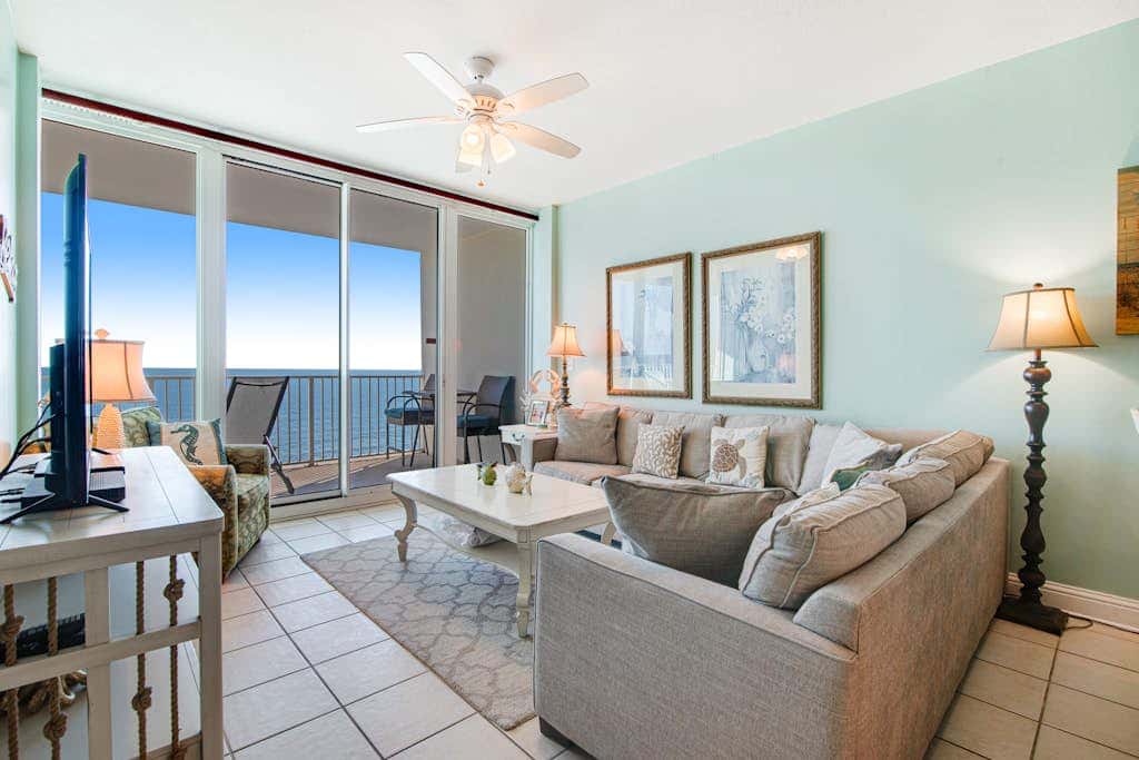 Gulf-Front Condo w Amazing View, Balcony, AC & Shared Pools, Hot Tubs, & Gym