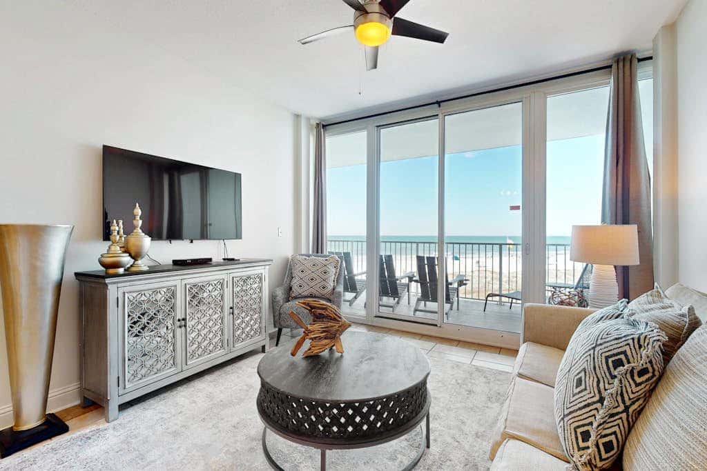 Gulf-Front Condo on the Beach w Balcony & Shared Pools, Hot Tubs, Sauna & Gym