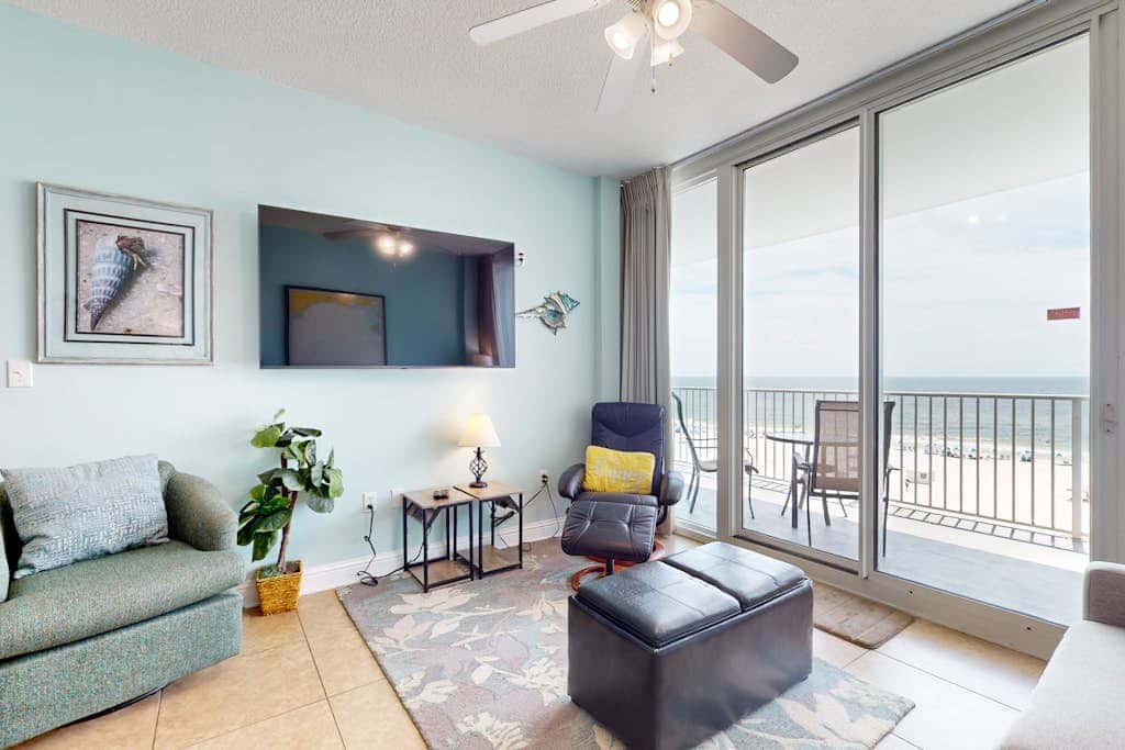 Gulf-Front Condo w Big Beach Views, Balcony, WiFi & Shared Pools, Hot Tubs & Gym