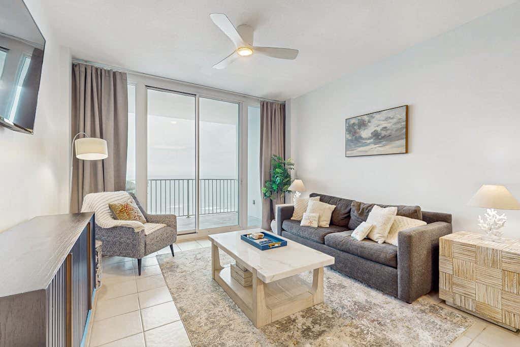 Gulf-Front, 12th-Floor Condo w Great View, Balcony, AC & Shared Pools & Hot Tubs