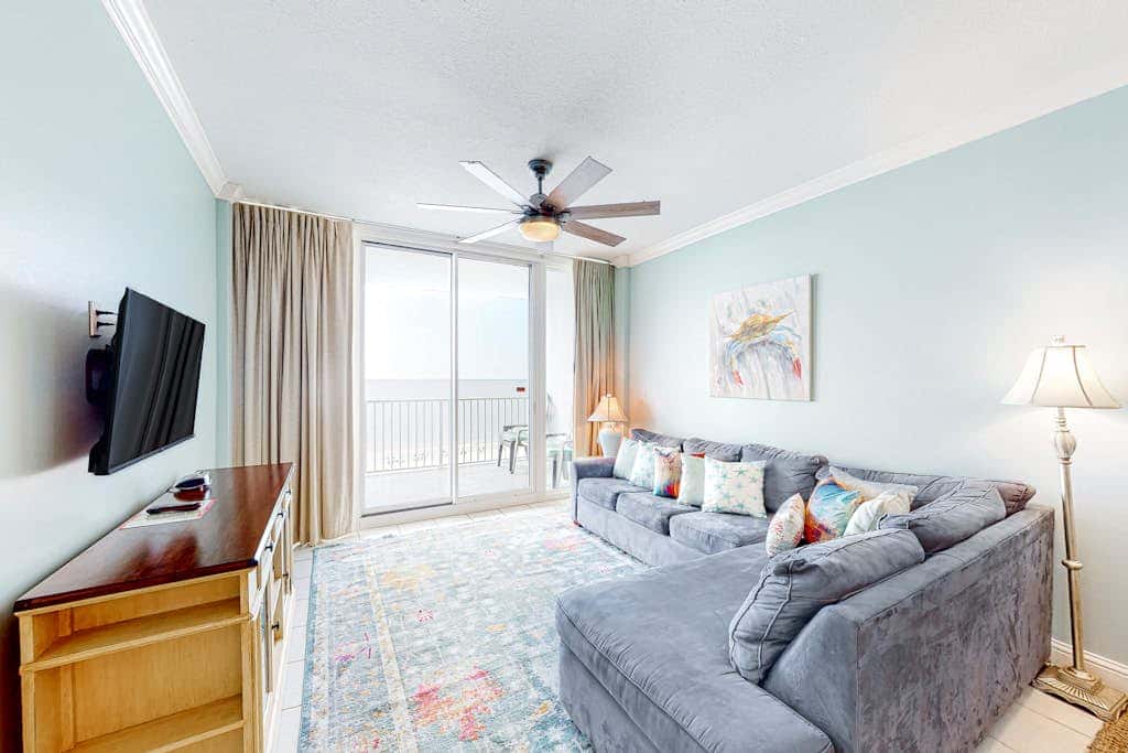 Gulf-Front Condo w Great Beach Views, Balcony & Shared Pools, Hot Tubs & Sauna