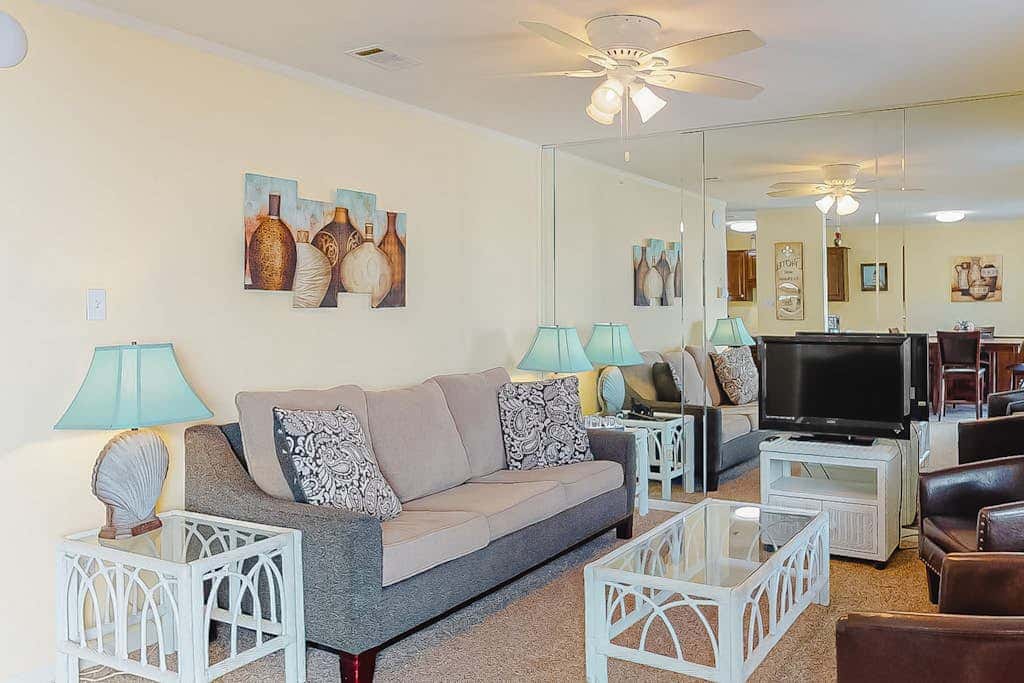 Air-Conditioned Condo in a Beachside Complex w/ WiFi, Balconies & Shared Pool