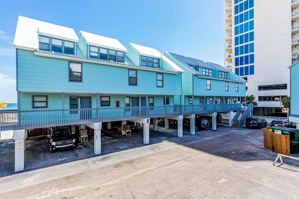 Air-Conditioned Condo in a Beachside Complex w/ WiFi, Balconies & Shared Pool